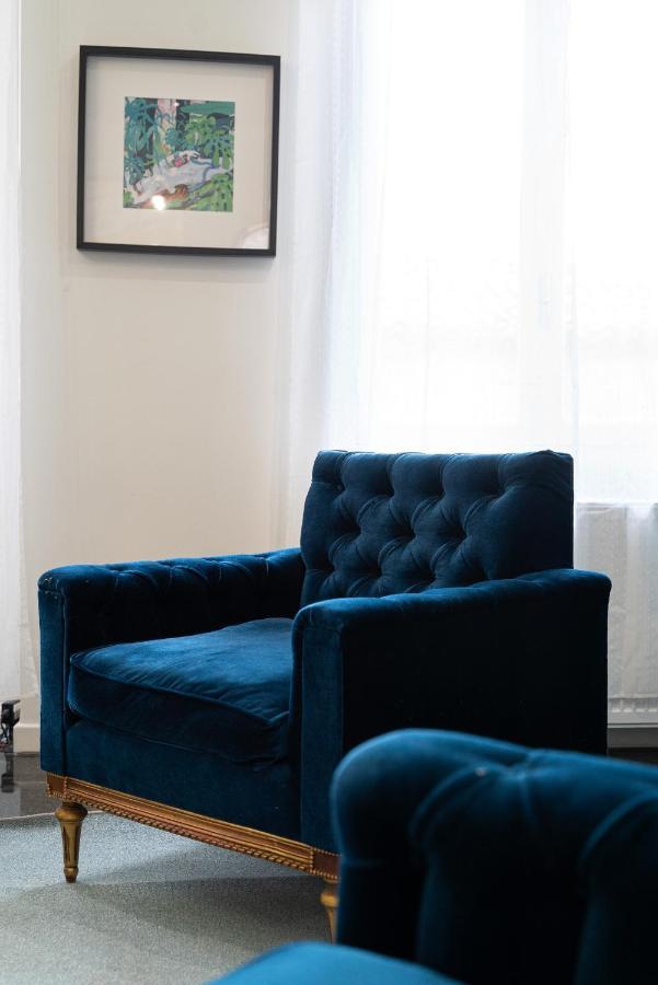 Spacious & Artistic Retro 2Bd Apt With Sauna Athena Bagian luar foto