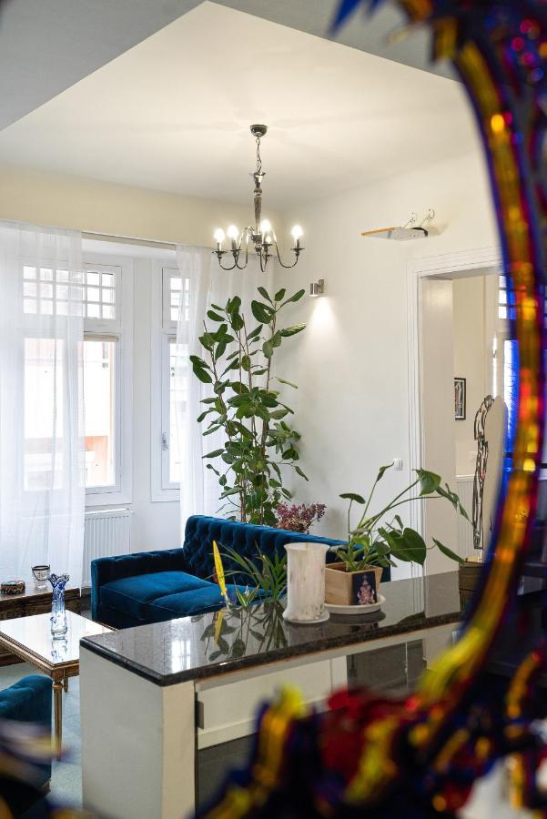 Spacious & Artistic Retro 2Bd Apt With Sauna Athena Bagian luar foto