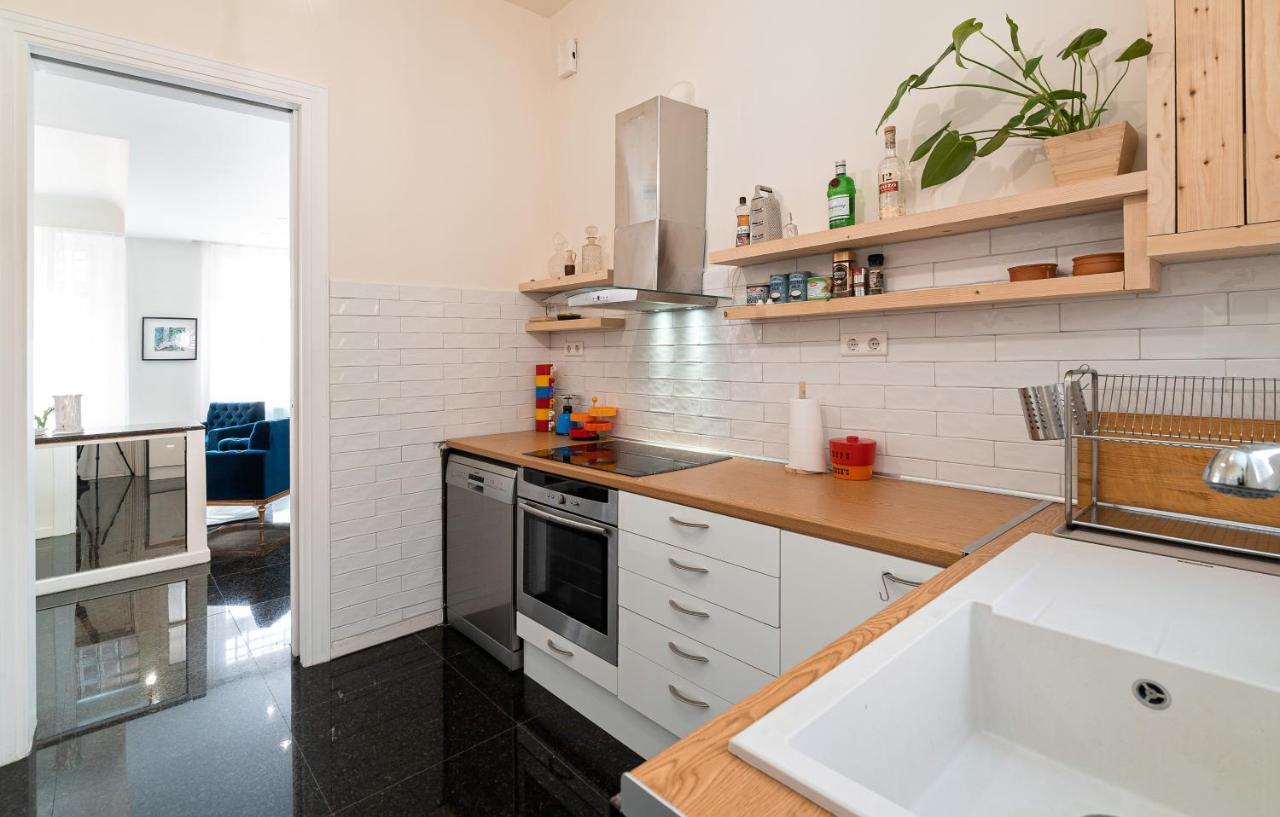 Spacious & Artistic Retro 2Bd Apt With Sauna Athena Bagian luar foto