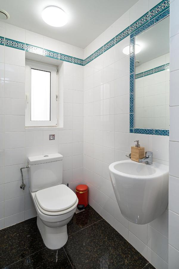 Spacious & Artistic Retro 2Bd Apt With Sauna Athena Bagian luar foto