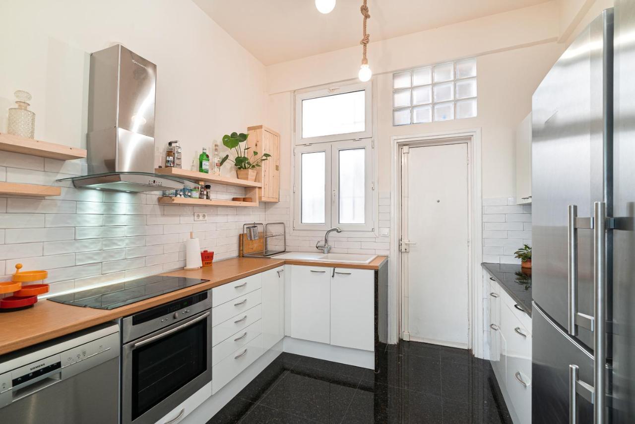 Spacious & Artistic Retro 2Bd Apt With Sauna Athena Bagian luar foto